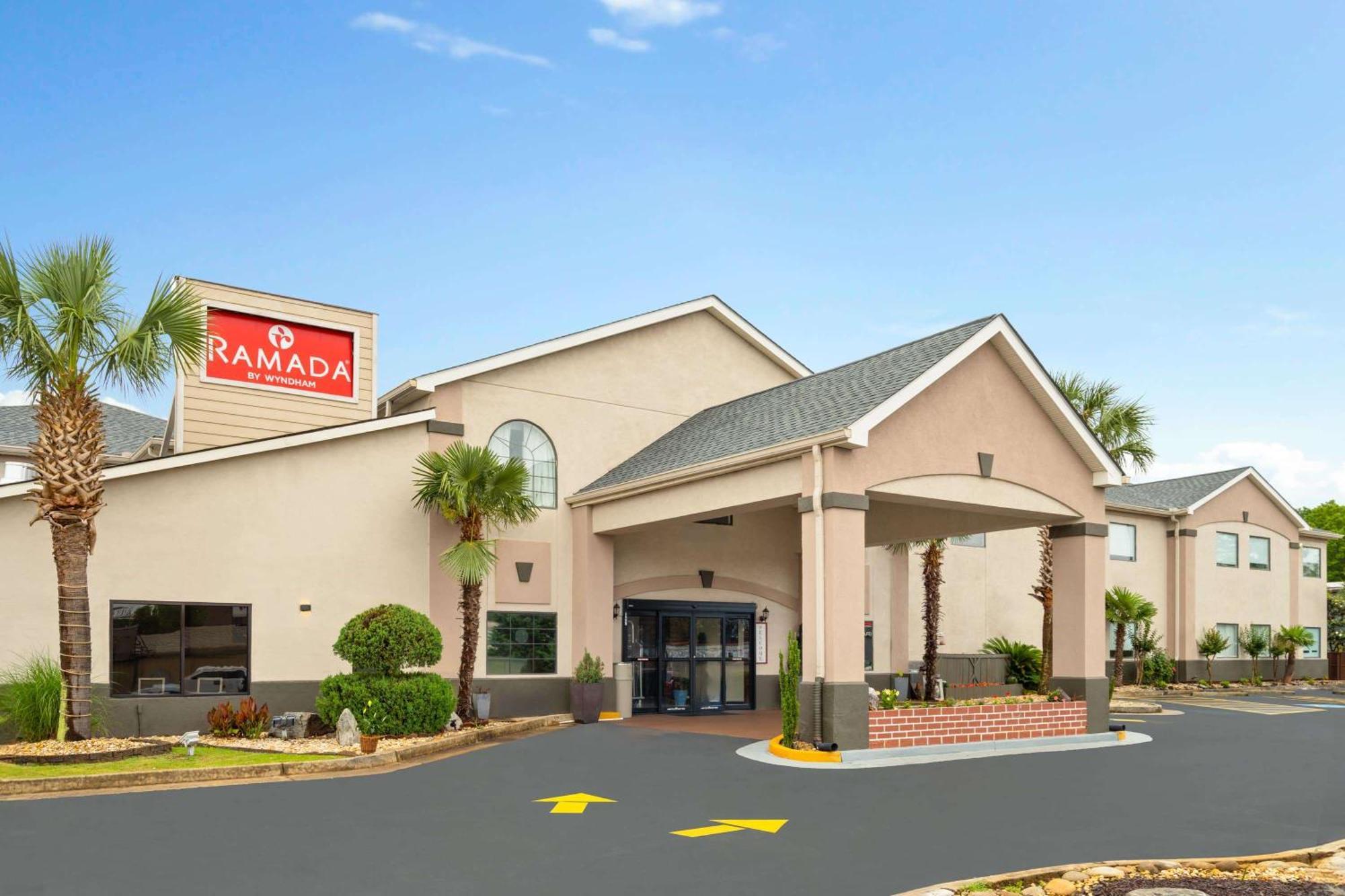 Ramada By Wyndham Locust Grove Hotell Exteriör bild